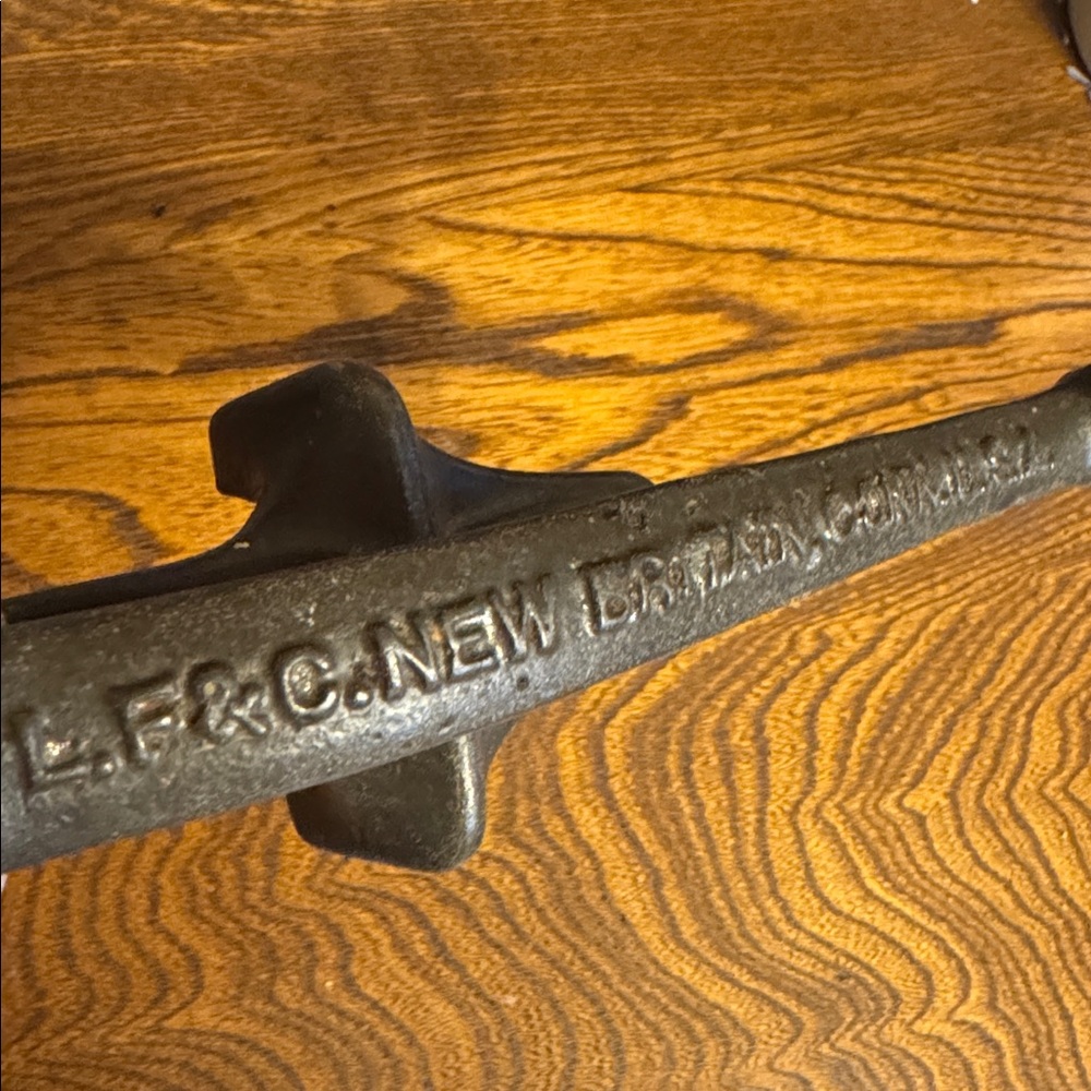 Antique 1900 Rustic Universal Cast Iron Hand Crank Grinder New Britain Conn,USA - Picture 7 of 13